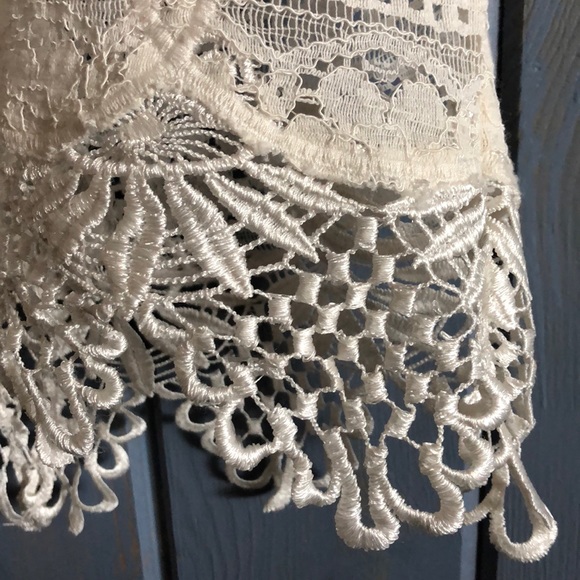 White Windsor Lace Detail Top - Picture 5 of 5